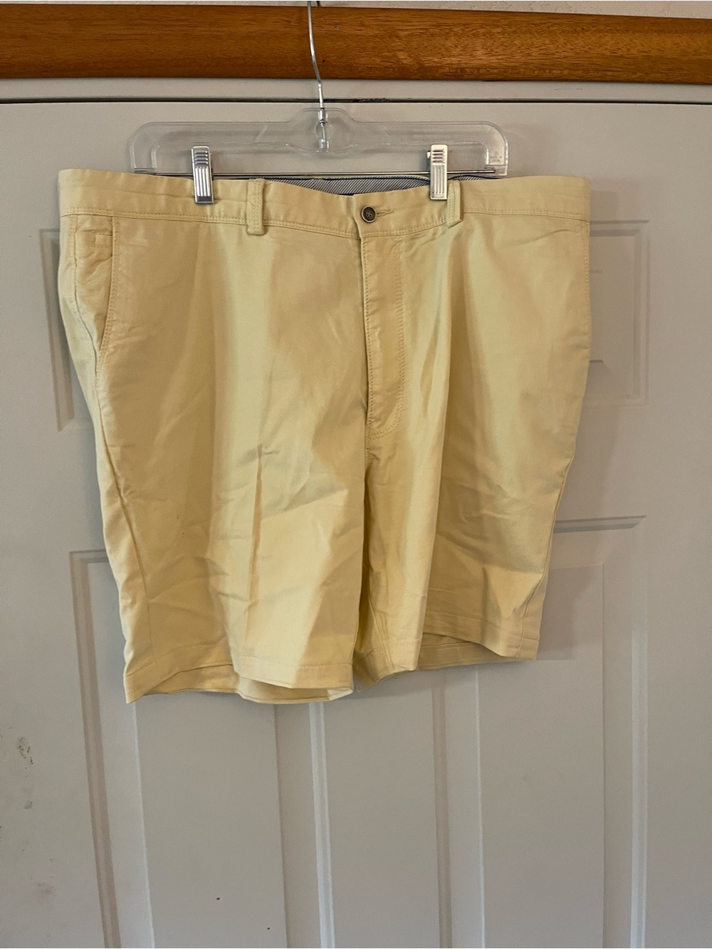 Tommy Bahama Men's Shorts Light Yellow Size 38 9"